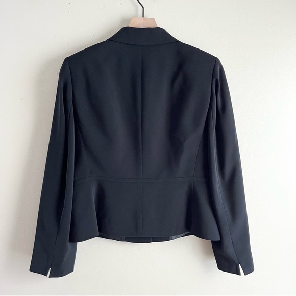Tahari Arthur S. Levine Classic One Button Black Blazer Jacket, Size 8 Petite - Picture 9 of 11